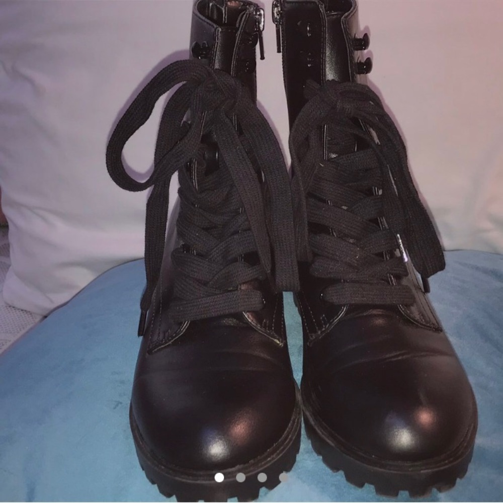 BLACK COMBAT BOOTS